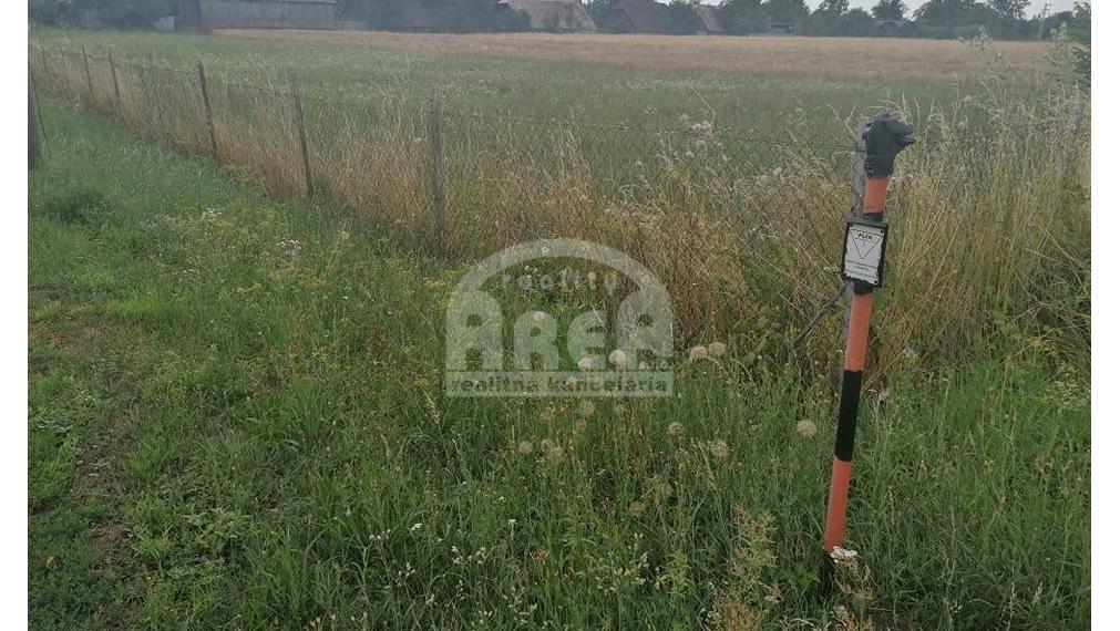 Stavebný pozemok o výmere 2201 m2 v obci Dúbravka