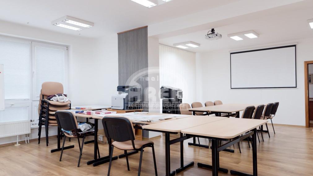 Polyfunkčný objekt vo Vranove nad Topľou