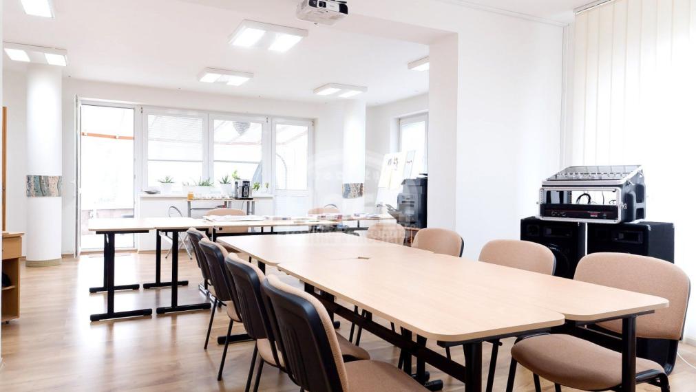 Polyfunkčný objekt vo Vranove nad Topľou