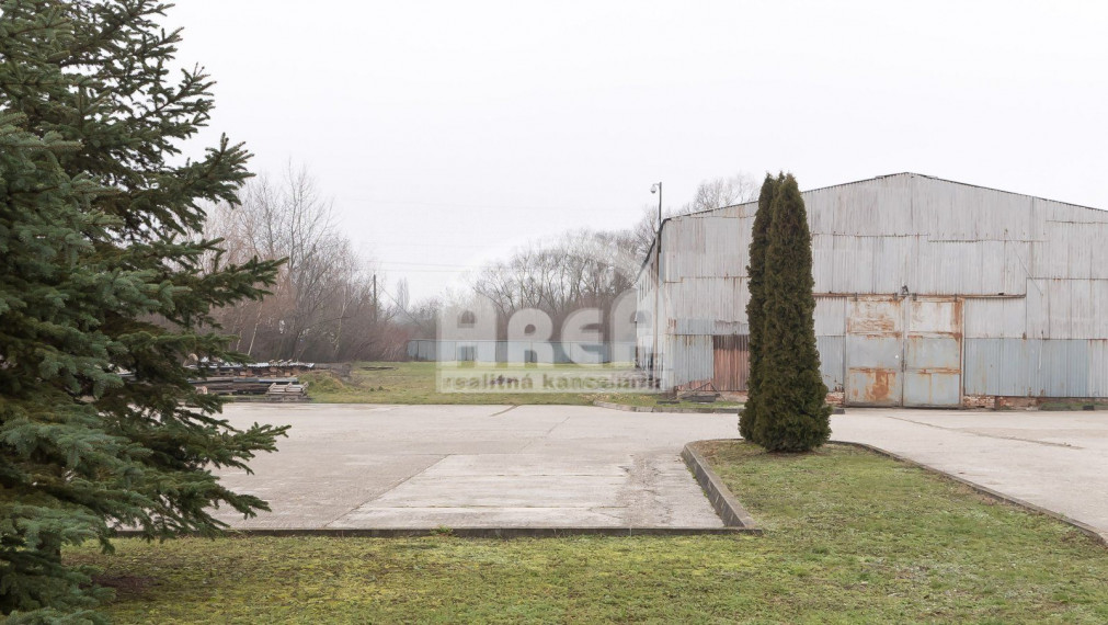 Polyfunkčný objekt vo Vranove nad Topľou