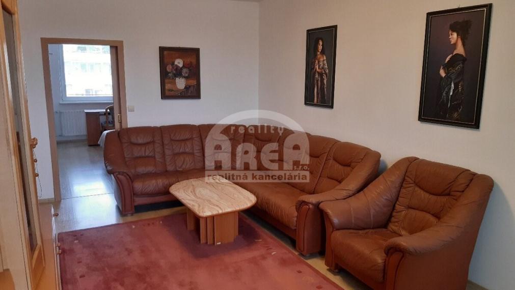 3 - izbový byt s balkónom blízko centra mesta Michalovce