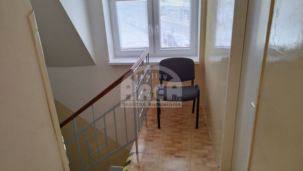 Prenájom priestorov na podnikanie- výborná časť Sobraniec