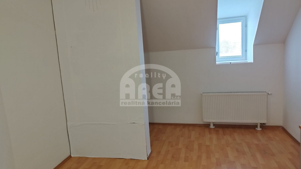 Prenájom priestorov na podnikanie- výborná časť Sobraniec