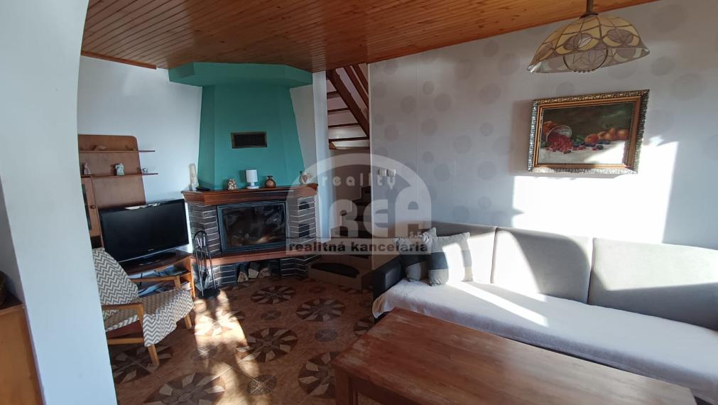 Krásna dvojpodlažná chata s nádherným výhľadom nad Viniankou