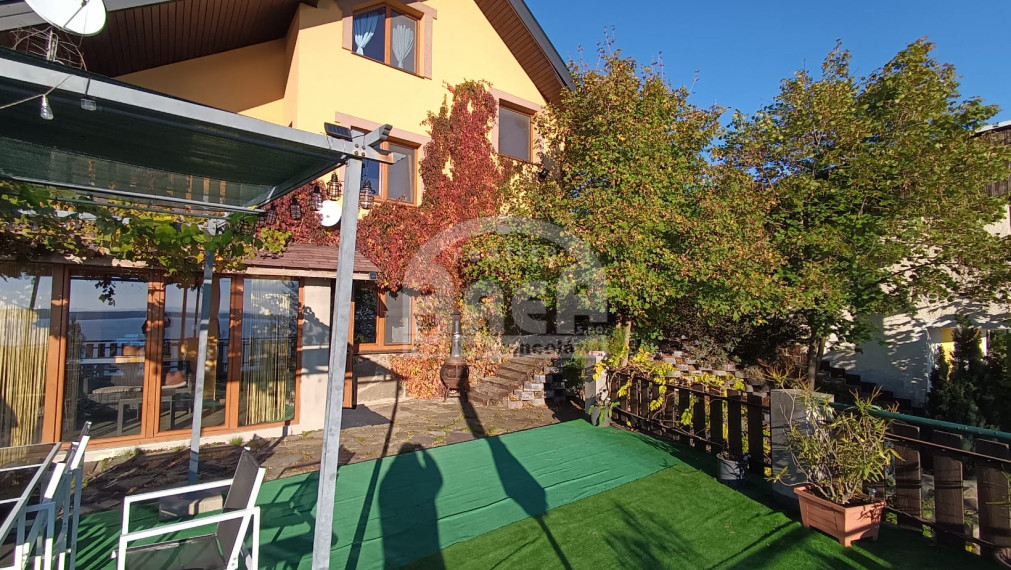 Krásna dvojpodlažná chata s nádherným výhľadom nad Viniankou