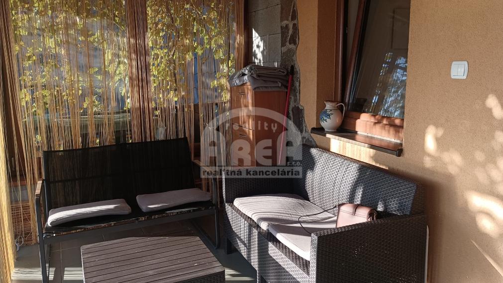 Krásna dvojpodlažná chata s nádherným výhľadom nad Viniankou