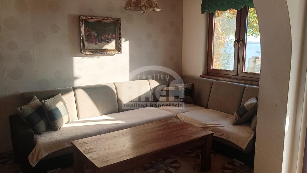 Krásna dvojpodlažná chata s nádherným výhľadom nad Viniankou