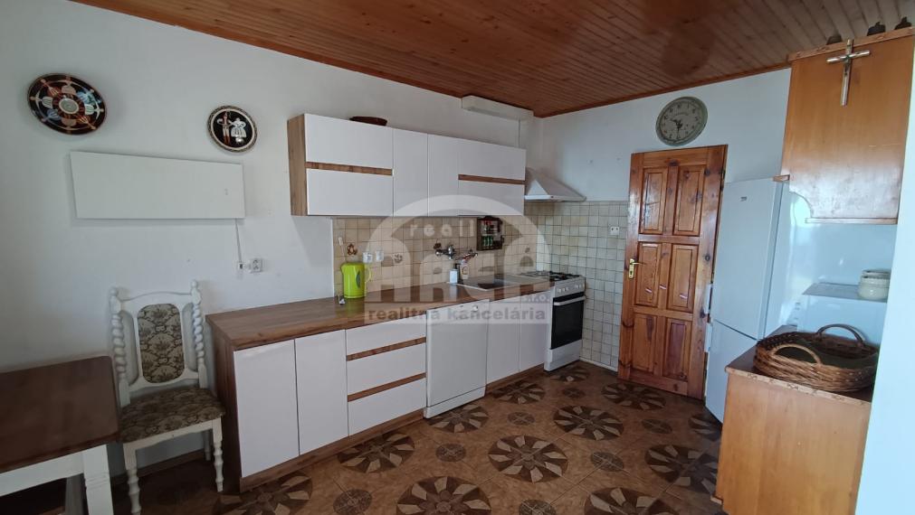 Krásna dvojpodlažná chata s nádherným výhľadom nad Viniankou