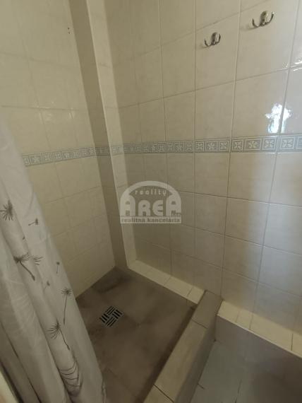 Krásna dvojpodlažná chata s nádherným výhľadom nad Viniankou