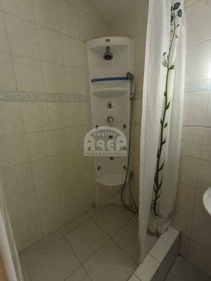 Krásna dvojpodlažná chata s nádherným výhľadom nad Viniankou