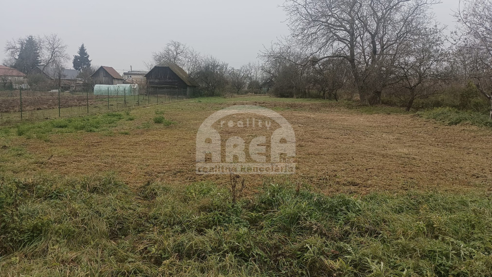 Stavebný pozemok s celkovou výmerou 2.068 m2  v obci Ložín