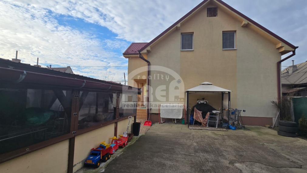 Dvojpodlažný rodinný dom- sídlisko Stráňany v Michalovciach