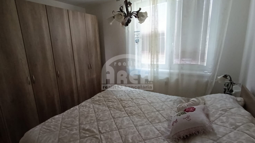 Priestranný 5- izbový byt na sídlisku Východ v Michalovciach