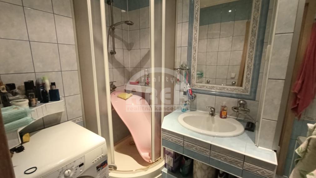 Priestranný 5- izbový byt na sídlisku Východ v Michalovciach