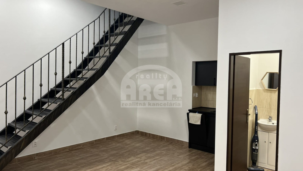 Na prenájom obchodné priestory v centre mesta Michalovce