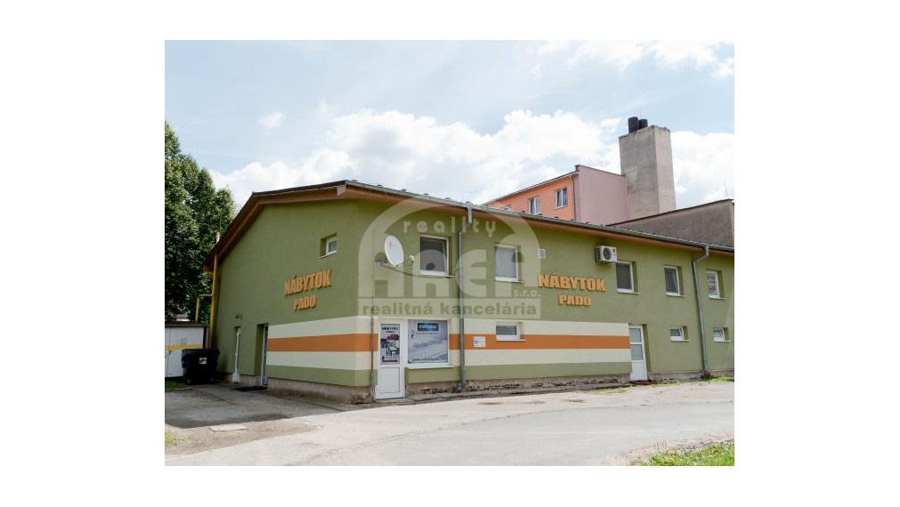 Komerčná budova s 2-izbovým bytom vo Vranove nad Topľou