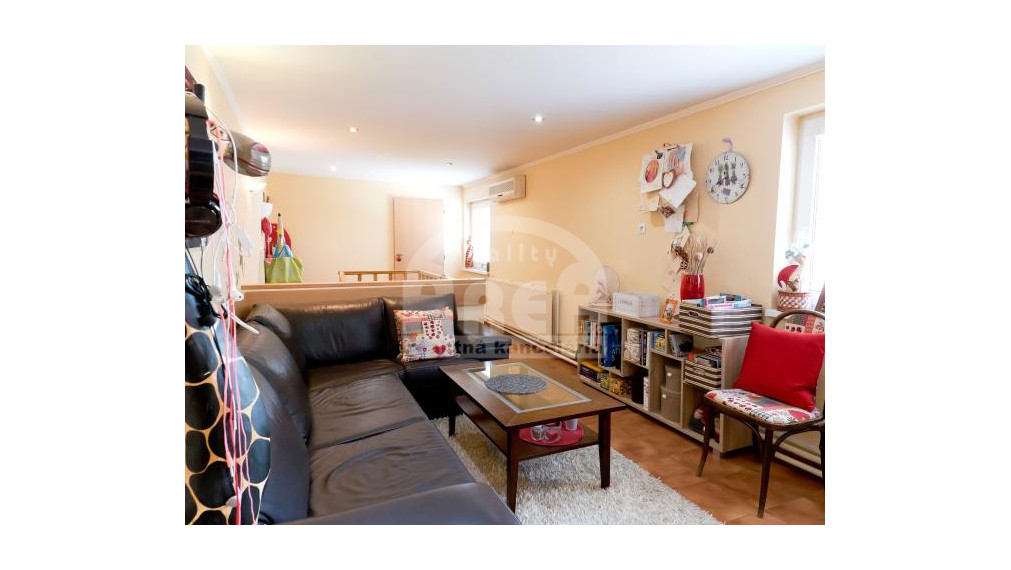 Komerčná budova s 2-izbovým bytom vo Vranove nad Topľou