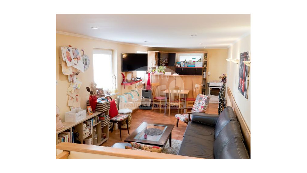 Komerčná budova s 2-izbovým bytom vo Vranove nad Topľou