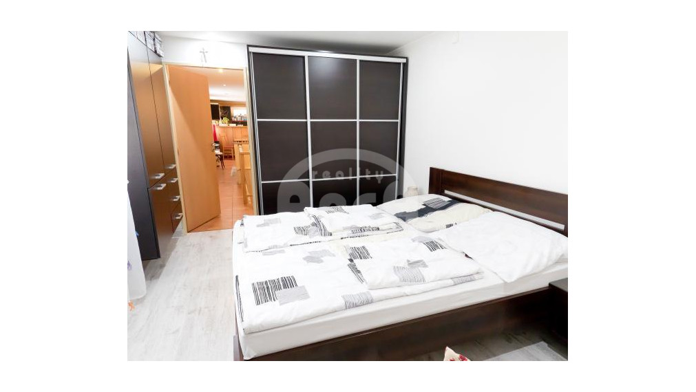 Komerčná budova s 2-izbovým bytom vo Vranove nad Topľou