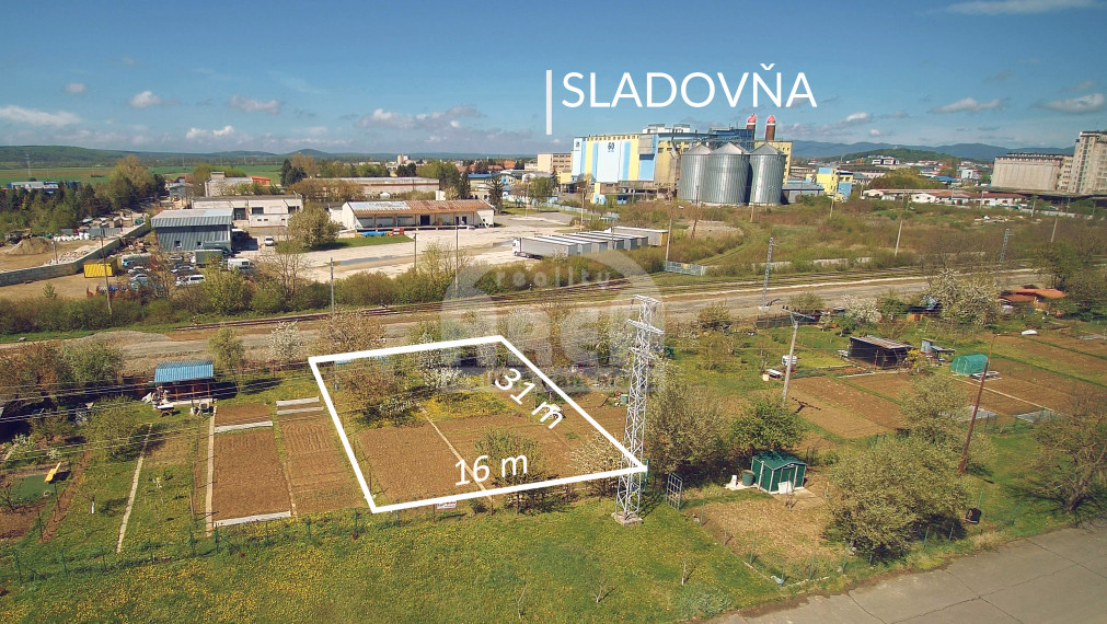 Krásna záhradka na Továrenskej ulici v Michalovciach