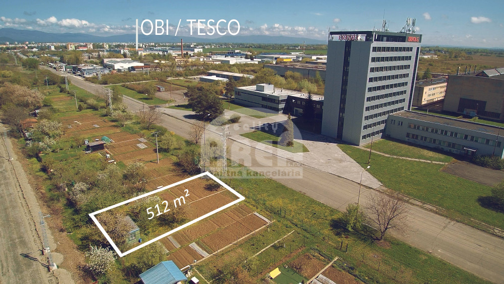 Krásna záhradka na Továrenskej ulici v Michalovciach