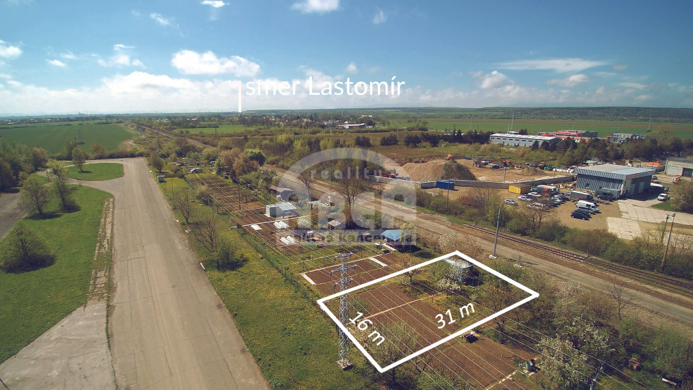 Krásna záhradka na Továrenskej ulici v Michalovciach