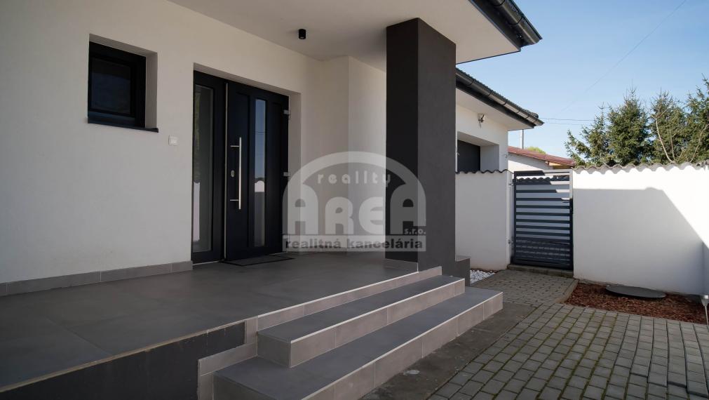 VÝRAZNÁ ZĽAVA! Krásny bungalov v obci Petrovce nad Laborcom