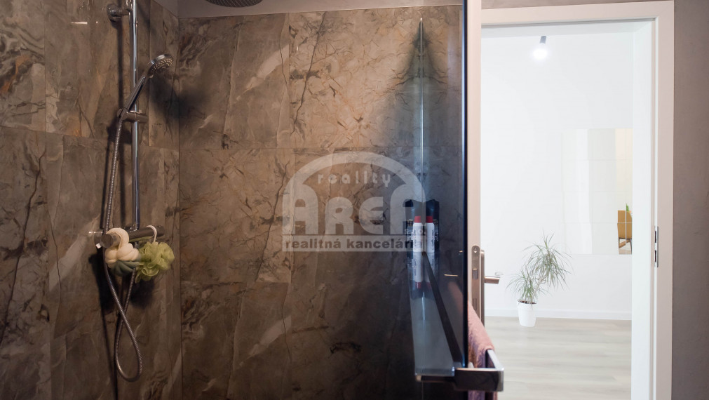 VÝRAZNÁ ZĽAVA! Krásny bungalov v obci Petrovce nad Laborcom