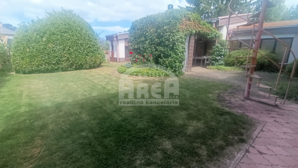 Priestranný rodinný dom v lukratívnej časti mesta Sobrance