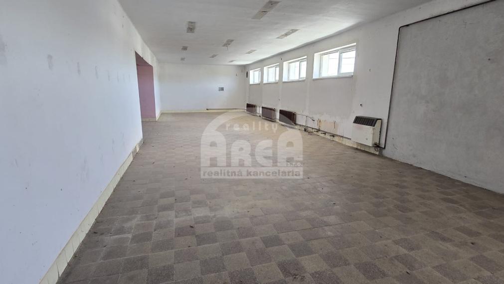 Komerčná budova v obci Nacina Ves