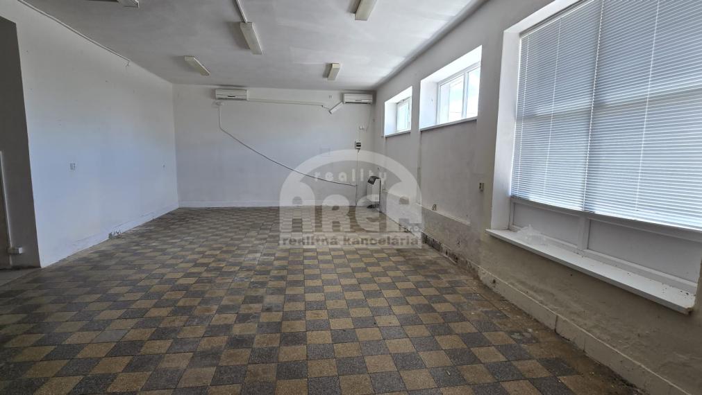 Komerčná budova v obci Nacina Ves