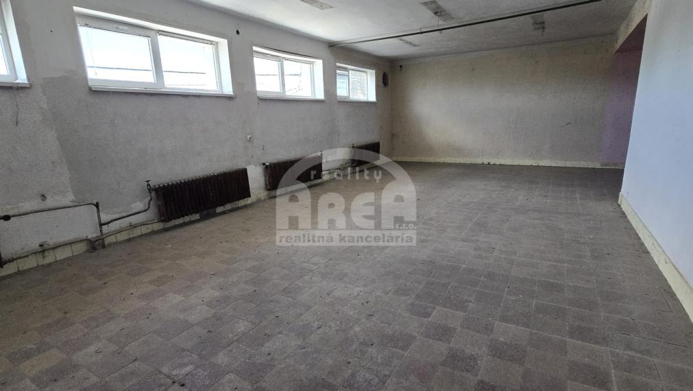 Komerčná budova v obci Nacina Ves