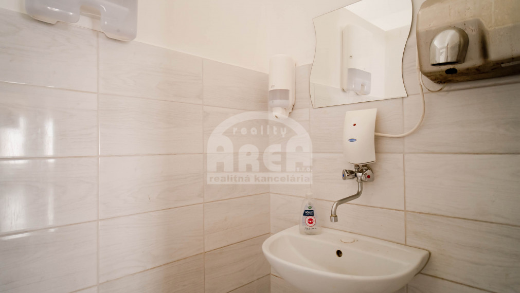 Objekt vhodný na podnikanie v obci Staré