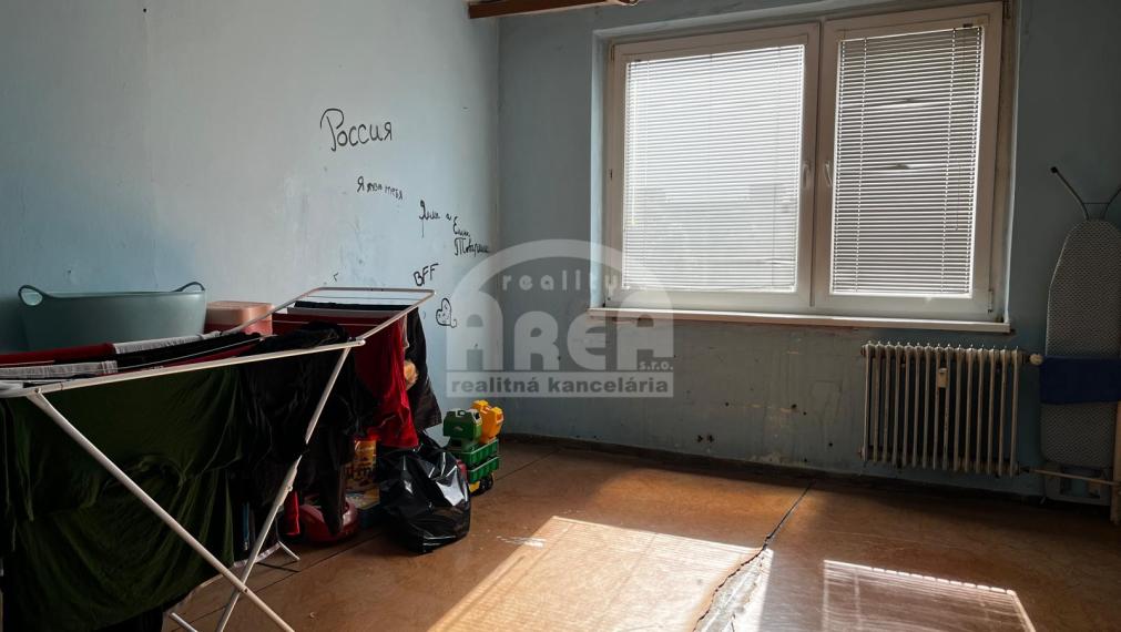 Priestranný 3- izbový byt na sídlisku Juh v Michalovciach