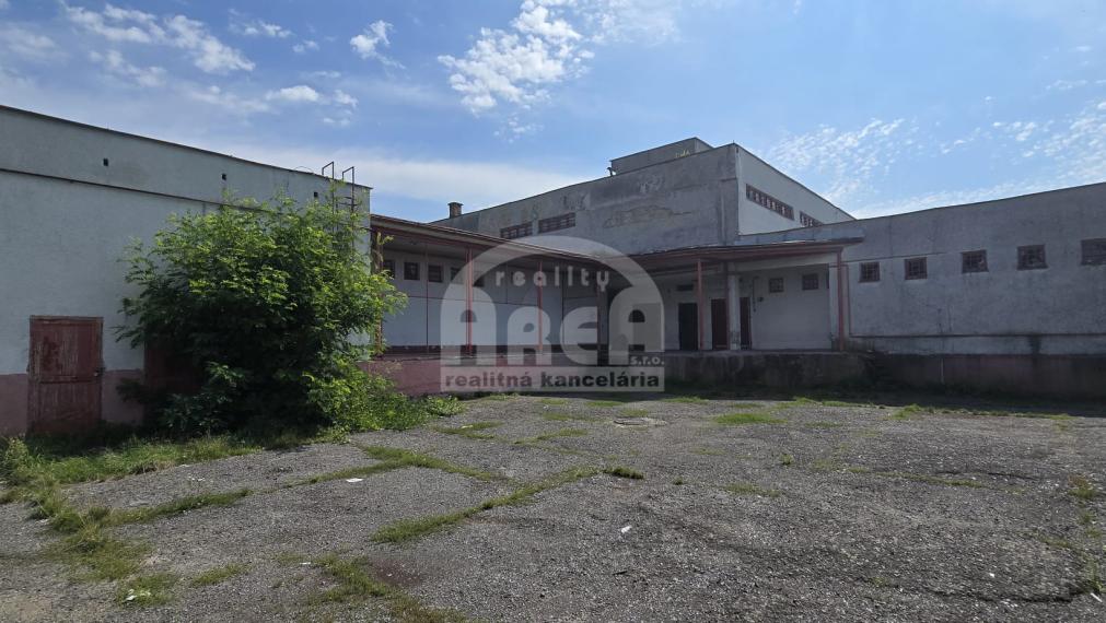 Obchodné centrum v obci Trhovište