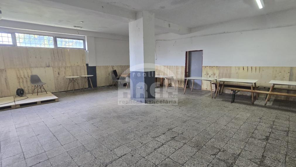 Obchodné centrum v obci Trhovište