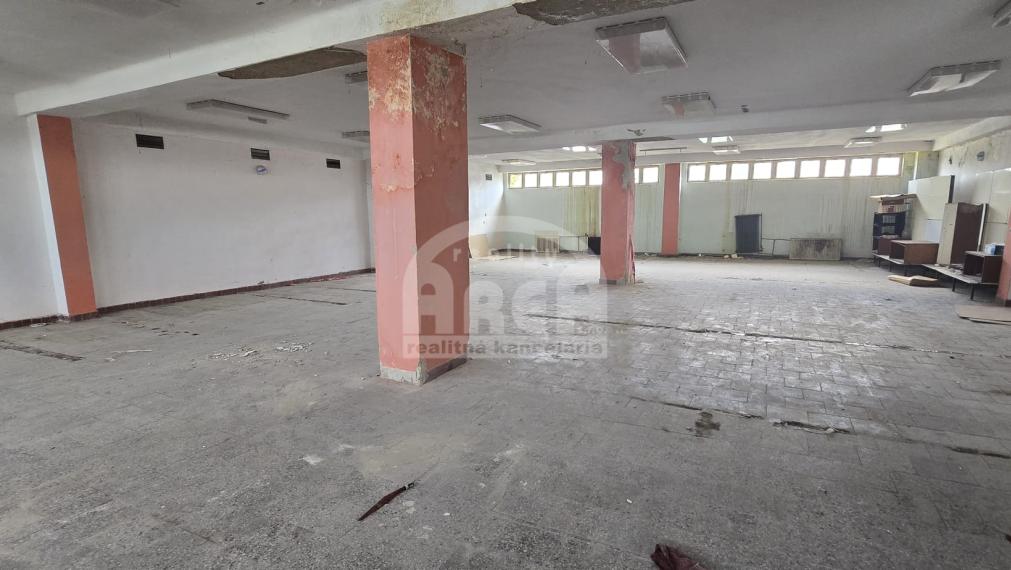 Obchodné centrum v obci Trhovište