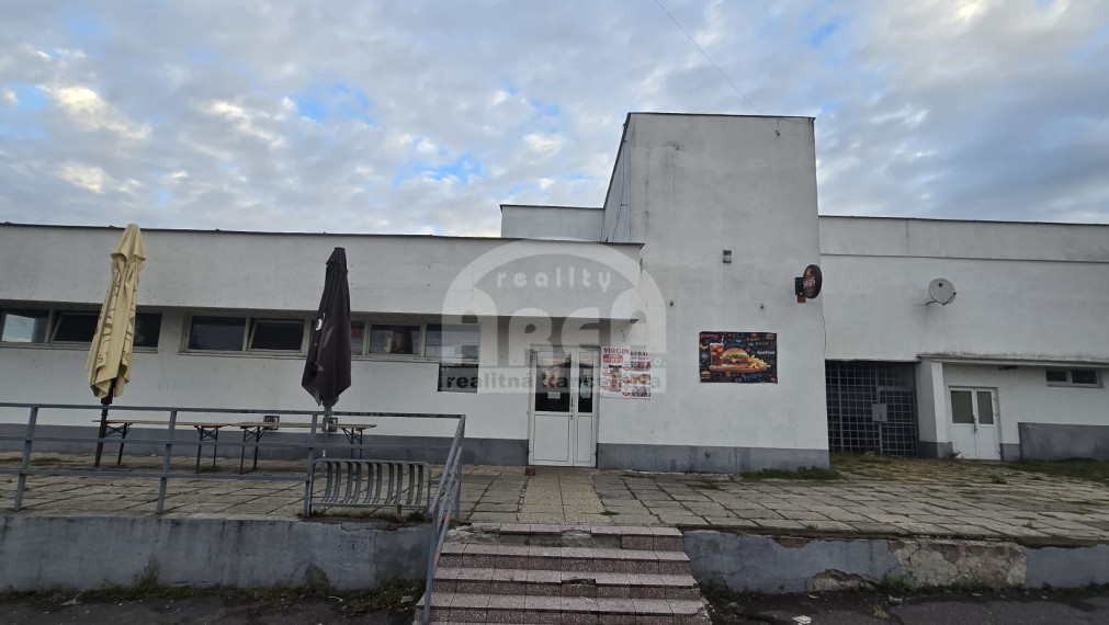 Obchodné centrum v obci Trhovište