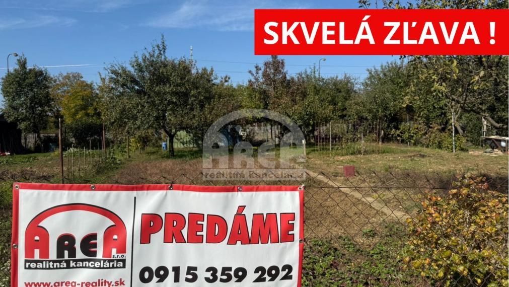 Krásna záhradka na Továrenskej ulici v Michalovciach