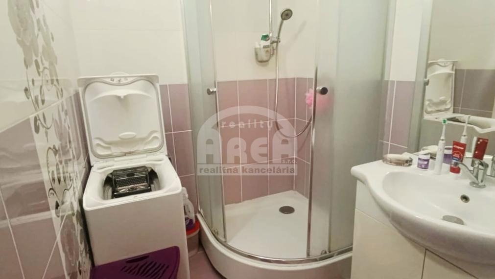 1- izbový byt v TOP lokalite sídliska Východ v Michalovciach