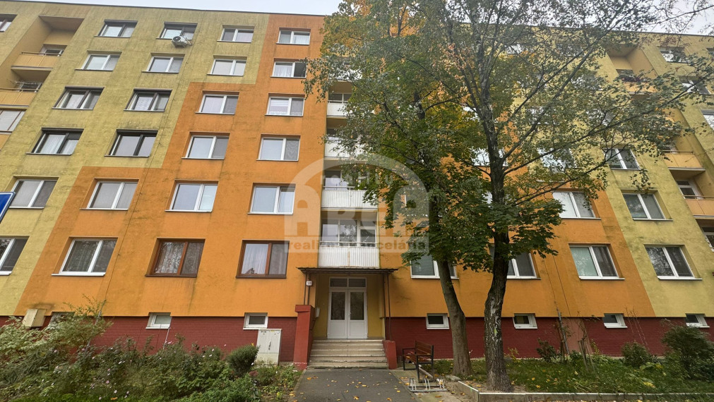 1- izbový byt v TOP lokalite sídliska Západ v Michalovciach