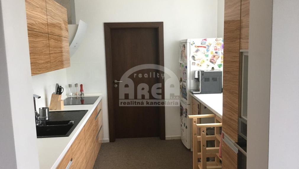 Na prenájom 4- izbový byt na sídlisku SNP v Michalovciach