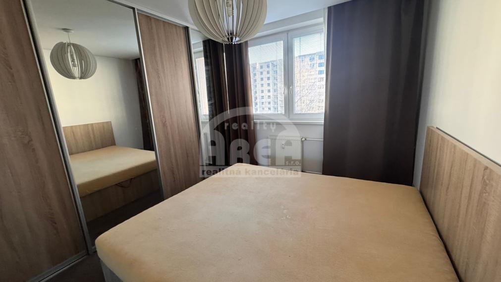 Na prenájom 4- izbový byt na sídlisku SNP v Michalovciach