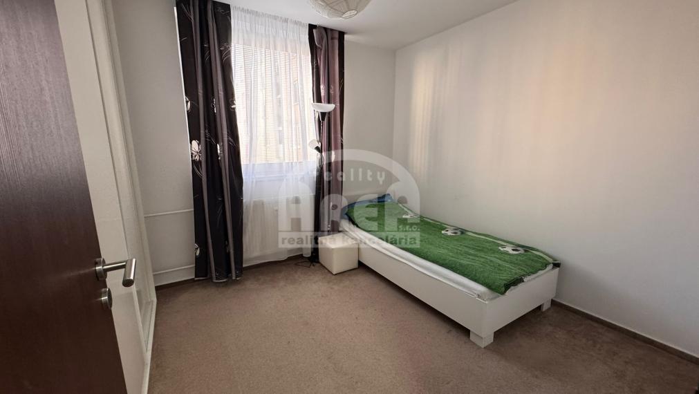 Na prenájom 4- izbový byt na sídlisku SNP v Michalovciach