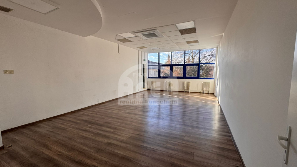 Na prenájom obchodné priestory vo Vranove n. Topľou