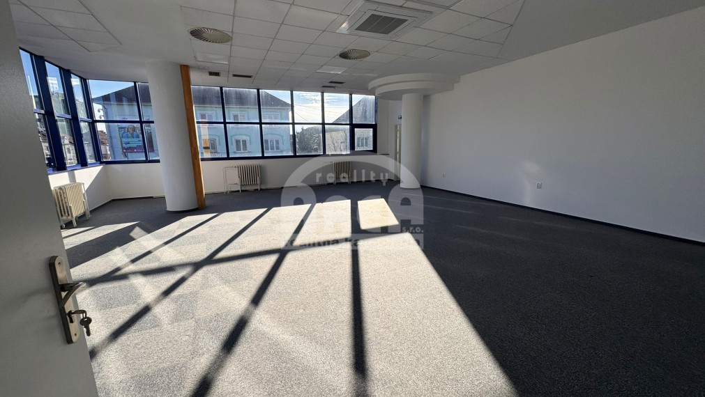 Na prenájom obchodné priestory vo Vranove n. Topľou