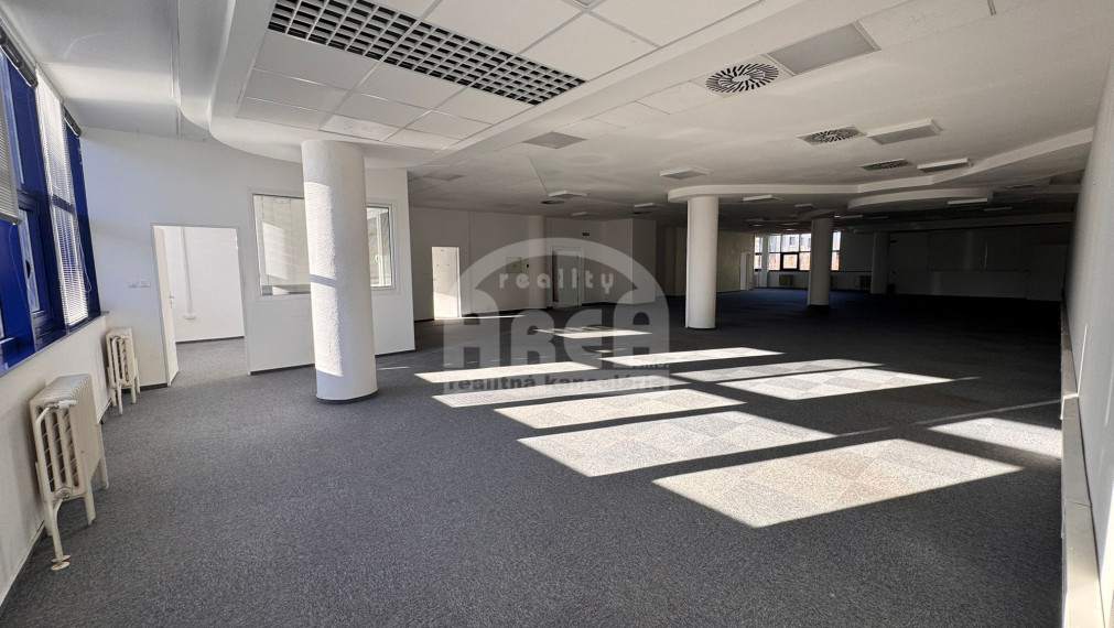 Na prenájom obchodné priestory vo Vranove n. Topľou