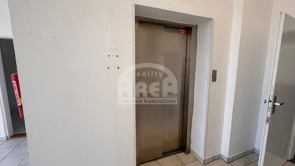 Na prenájom obchodné priestory vo Vranove n. Topľou