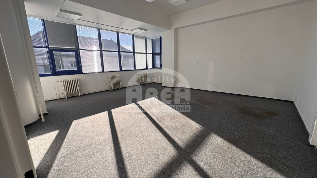 Na prenájom obchodné priestory vo Vranove n. Topľou