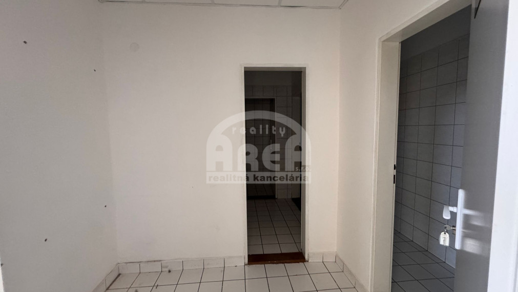 Na prenájom obchodné priestory vo Vranove n. Topľou